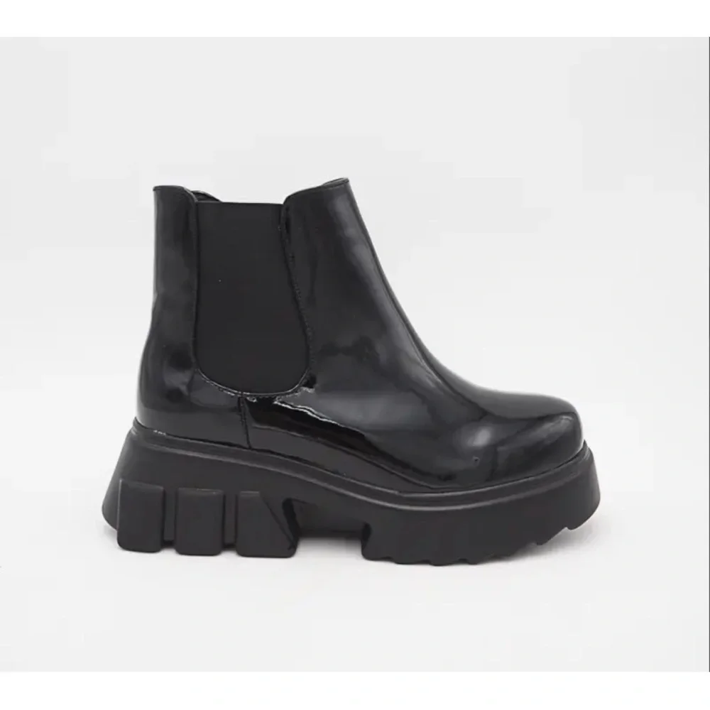 #47 Maxine Chelsea Chunky Heel Low Boots - Picture 3 of 8